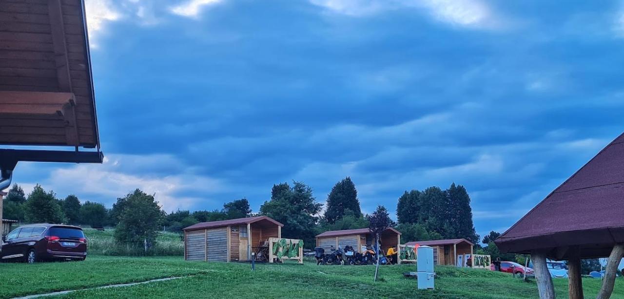 Camp The Sunrise Hill Otel Pivka Dış mekan fotoğraf