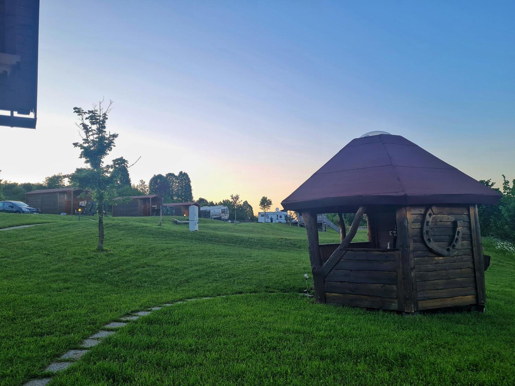 Camp The Sunrise Hill Otel Pivka Dış mekan fotoğraf