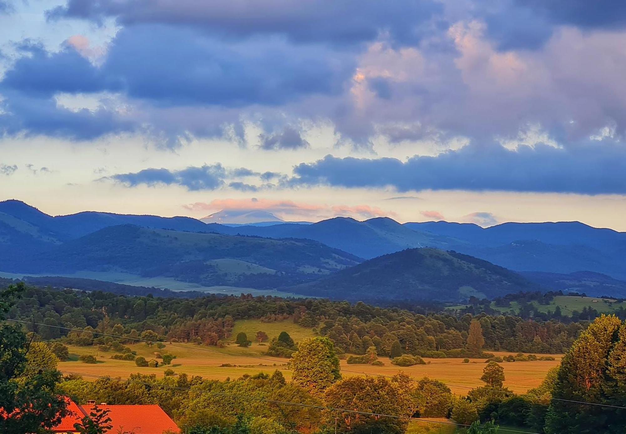 Camp The Sunrise Hill Otel Pivka Dış mekan fotoğraf