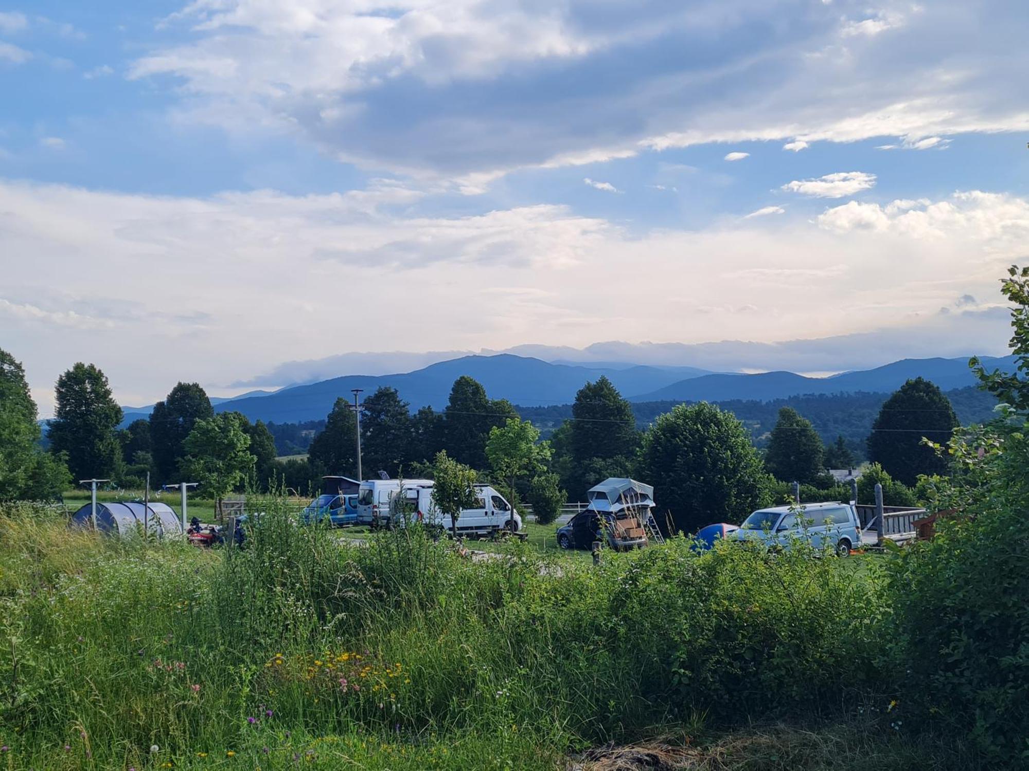 Camp The Sunrise Hill Otel Pivka Dış mekan fotoğraf