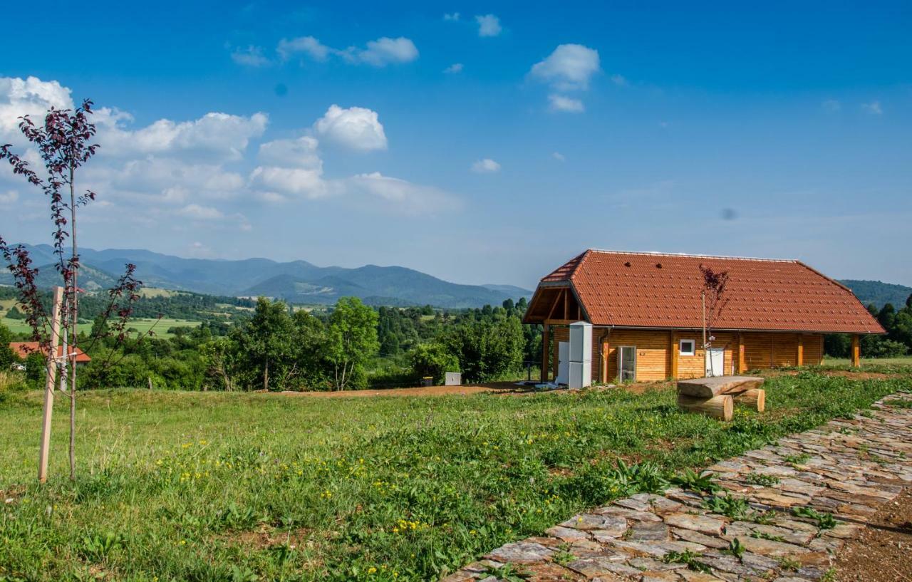 Camp The Sunrise Hill Otel Pivka Dış mekan fotoğraf